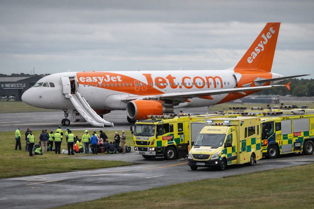 easyjet flight u2238 emergency landing newcastle